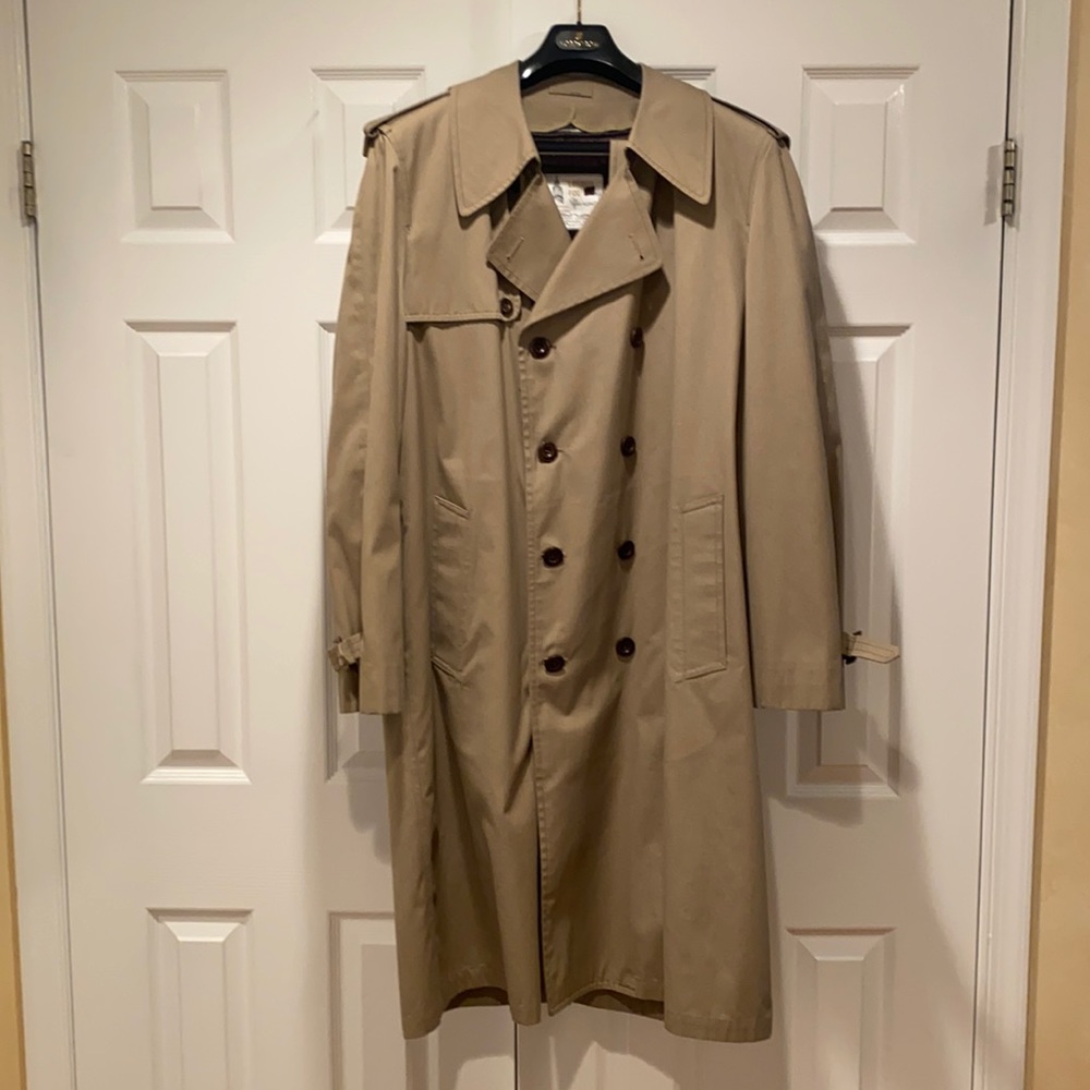Stay dry in a London Fog men’s trench/rain coat